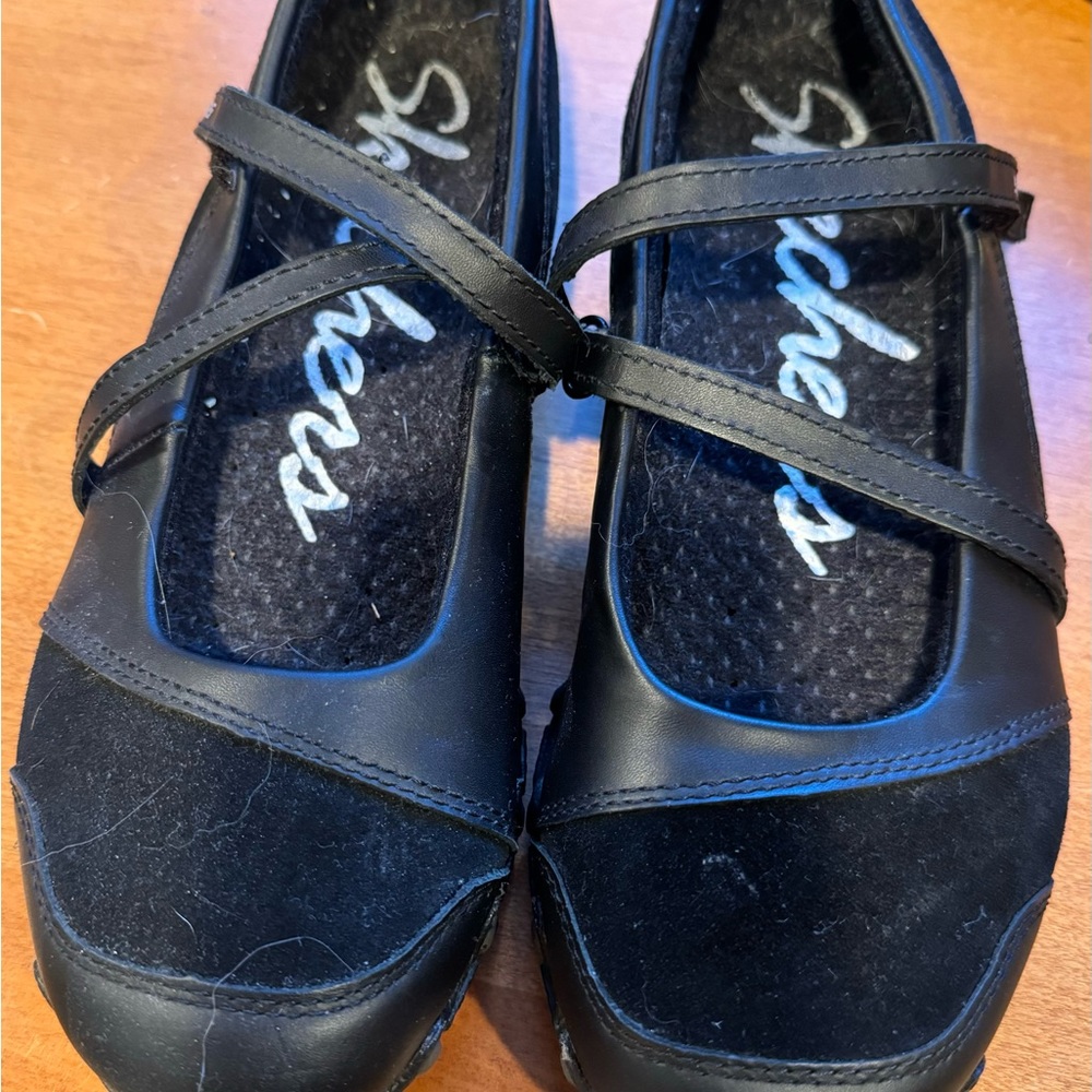 Skechers size 6.5 ladies black sneakers